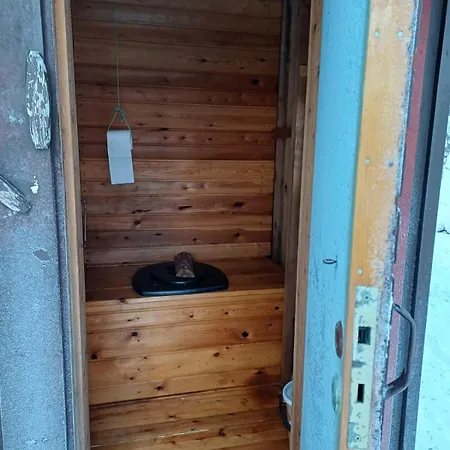 12 Km From The Center Of Ivalo Chalé *